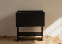 Table de nuit en chêne et marbre - Noto par Un'Common