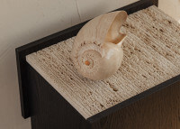 Table de nuit en chêne et marbre - Noto par Un'Common
