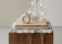 Table d'appoint en marbre en chêne et marbre- Pera par Un'Common