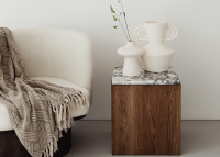 Table d'appoint en marbre en chêne et marbre- Pera par Un'Common
