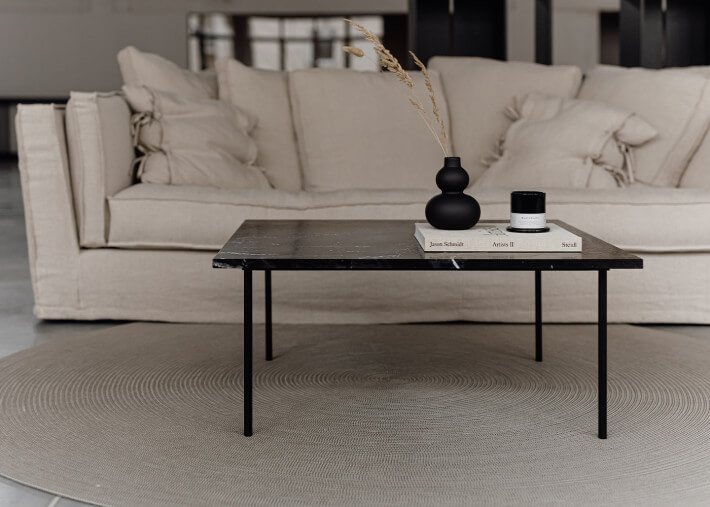Table basse pieds acier et plateau en marbre...