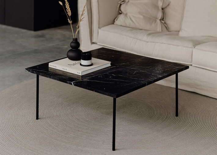 Table basse pieds acier et plateau en marbre...