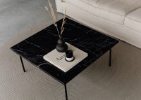 Table basse pieds acier et plateau en marbre noir - Brushh par Un'Common