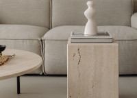 Cube block en marbre - Coi Travertin par Un'Common