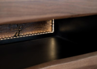 Buffet en bois d'acacia et noir avec éclairage par Giner & Colomer
