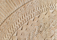 Armoire originale en bois de manguier sculpté par Giner & Colomer