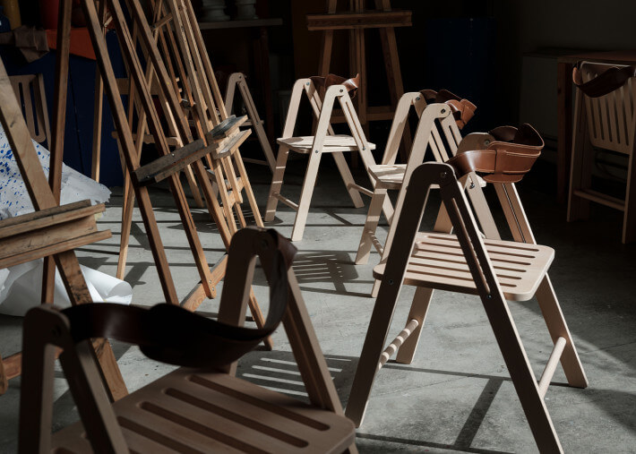 Chaise pliante design Ika avec sangle en cuir