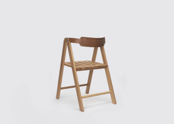 Chaise pliante Ika en chêne vue de dos