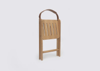 Chaise pliante Ika en chêne naturel – Design contract – Ondarreta