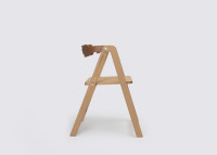 Chaise pliante Ika en chêne naturel – Design contract – Ondarreta