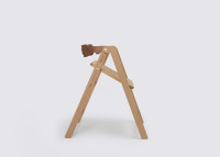 Chaise pliante Ika en chêne naturel – Design contract – Ondarreta