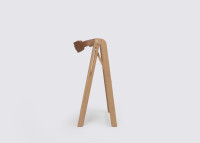 Chaise pliante Ika en chêne naturel – Design contract – Ondarreta