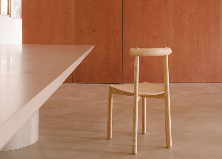 Chaise Mibu Nadia Arratibel vue de profil