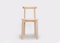 Chaise Mibu en finition bois vue de face