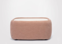 Table coffre Gumi Box dans un salon contemporain
