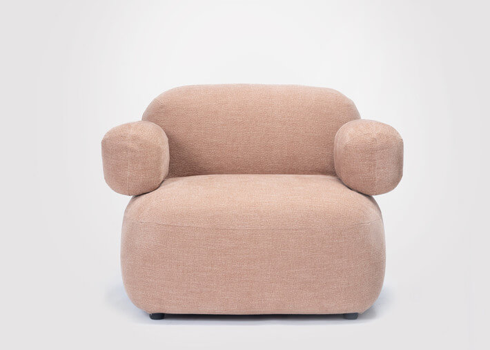 Fauteuil design Gumi avec accoudoirs vue de face