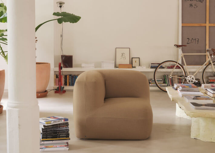Fauteuil d’angle Gumi Corner Ondarreta vue de trois quarts
