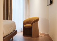 Fauteuil Ginger Bois dans une chambre