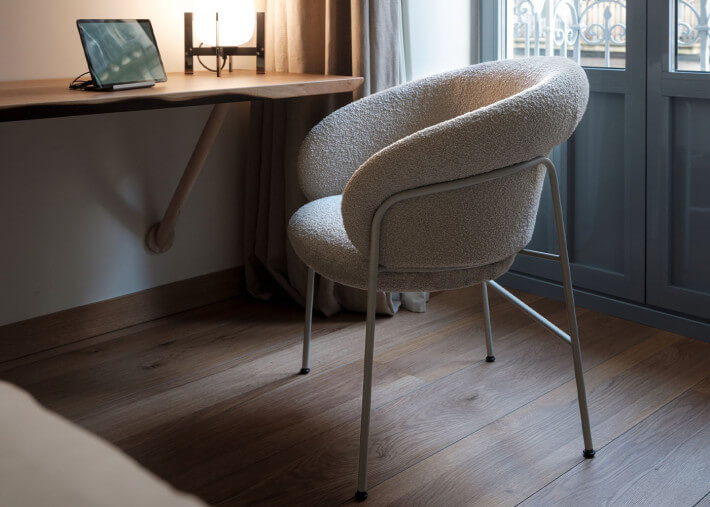 Fauteuil moderne Ginger Métal – vue sur le coté