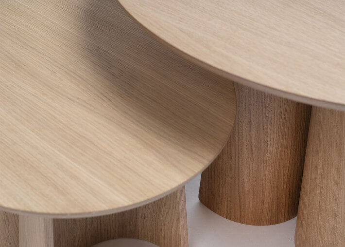 Détail du piètement en bois courbé de la table basse Ginger