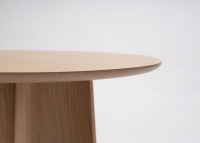 Plateau rond en chêne teinté de la table basse Ginger Ondarreta