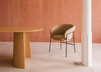 Détail du piètement sculptural de la table Ginger