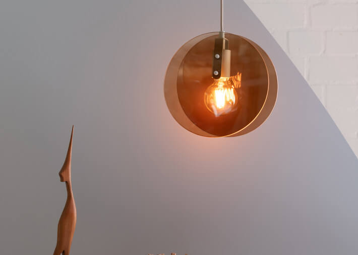 Suspension originale en verre ambre ou marron...