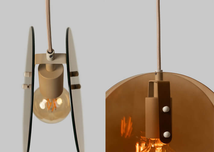 Suspension originale en verre ambre ou marron...