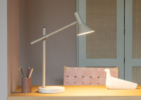Lampe de bureau orientable bordeaux ou sable Izmir - It's About Romi