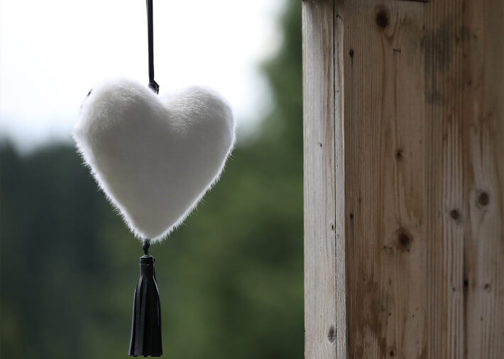 Coeur décoratif à pendre en fausse fourrure 3...