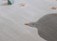 Tapis enfant original motif oiseaux - Dancing Bird par Nattiot