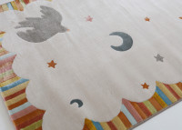 Tapis enfant original motif oiseaux - Dancing Bird par Nattiot