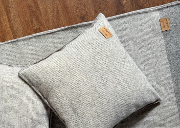 Coussin Curt gris en laine mérinos vierge Eagle Products