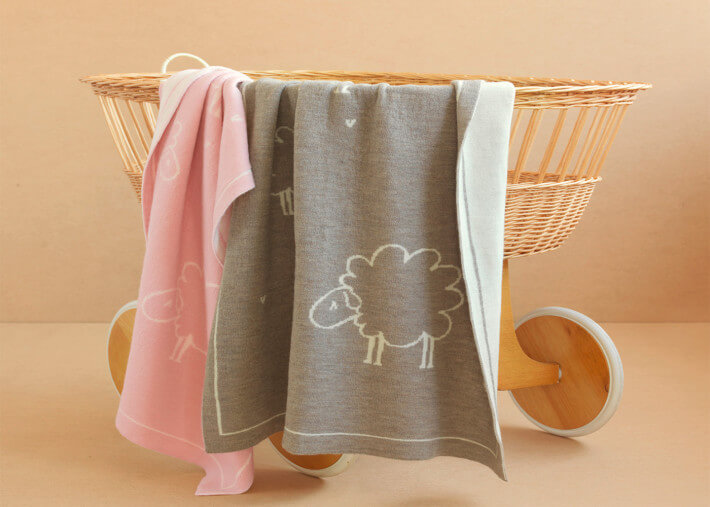 Plaid Lilly rose enfant en laine vierge mérinos Eagle Products