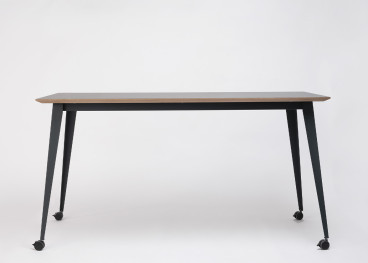 Table haute Don Ondarreta en bois et acier - ambiance 2
