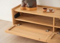 Meuble tv avec portes ajourées en chêne 4 tailles - Raum par Szyszka Design