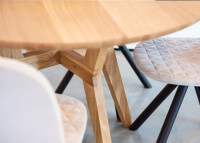 Table ronde en chêne naturel 3 tailles Piko par Szyszka Design