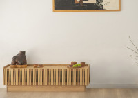 Meuble tv avec portes ajourées en chêne 4 tailles - Raum par Szyszka Design