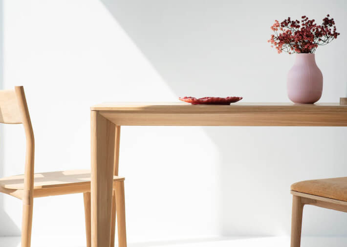 Table moderne en chêne naturel ou foncé 8...