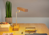 Lampe de bureau en bois de chêne - Kiko par Szyszka Design