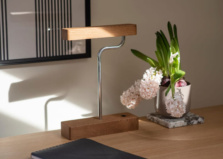 Lampe de bureau en bois de chêne - Kiko par...