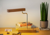 Lampe de bureau en bois de chêne - Kiko par Szyszka Design