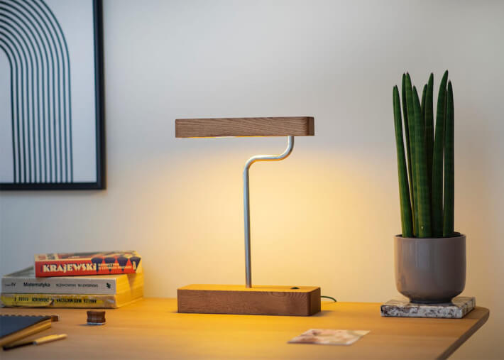 Lampe de bureau en bois de chêne - Kiko par...