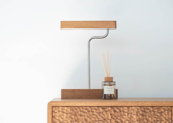 Lampe de bureau en bois de chêne - Kiko par...