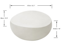 Table basse forme galet en béton blanc crème - Ikaria par Elementi