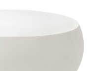 Table basse forme galet en béton blanc crème - Ikaria par Elementi