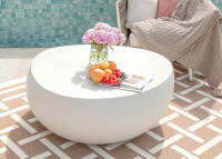 Table basse forme galet en béton blanc crème - Ikaria par Elementi