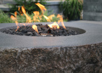 Table originale effet pierre avec braséro gaz intégré Boulder Elementii