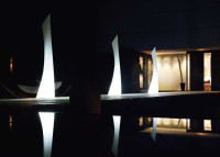 Lampadaire sculpturale totem en polyéthylène blanc Wing par Vondom
