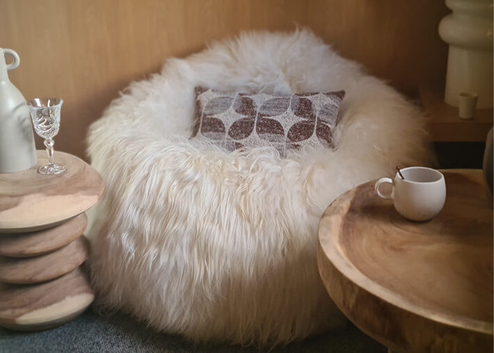Pouf geant en peau de mouton hannibal Angel des...